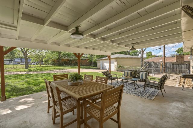 2367 Rockyglen Drive, Dallas, TX 75228