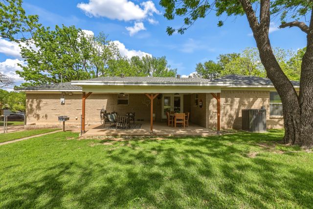 2367 Rockyglen Drive, Dallas, TX 75228