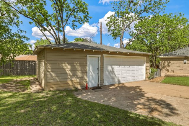 2367 Rockyglen Drive, Dallas, TX 75228