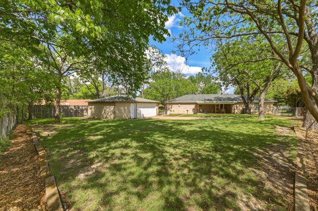 2367 Rockyglen Drive, Dallas, TX 75228