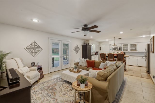 2367 Rockyglen Drive, Dallas, TX 75228