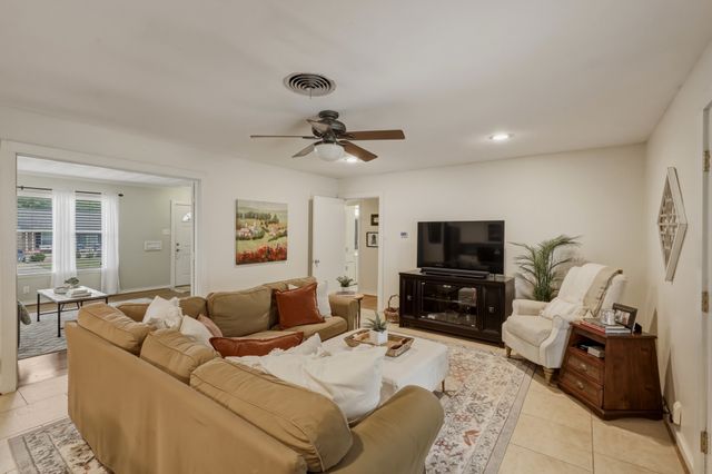 2367 Rockyglen Drive, Dallas, TX 75228