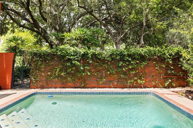318 VITORIA AVENUE, Winter Park, FL 32789