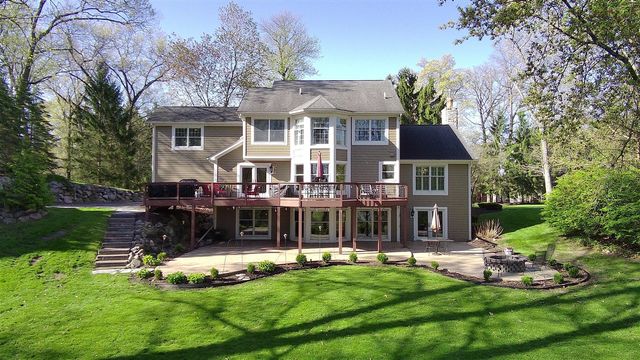 4619 Oak Pointe Drive, Brighton, MI 48116