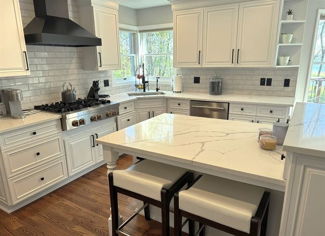 4619 Oak Pointe Drive, Brighton, MI 48116