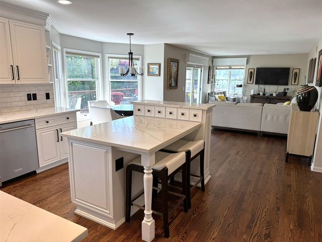 4619 Oak Pointe Drive, Brighton, MI 48116