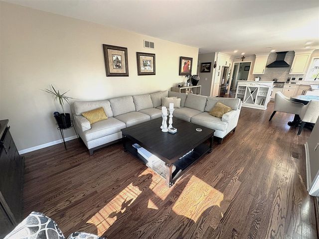 4619 Oak Pointe Drive, Brighton, MI 48116