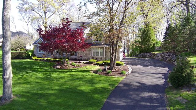 4619 Oak Pointe Drive, Brighton, MI 48116
