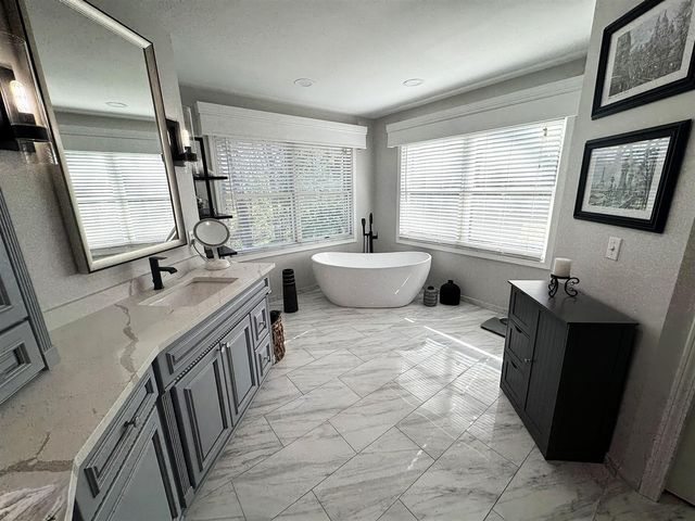 4619 Oak Pointe Drive, Brighton, MI 48116