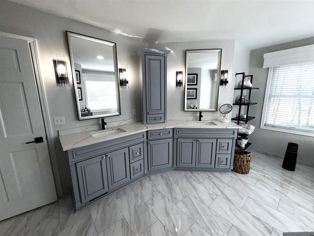 4619 Oak Pointe Drive, Brighton, MI 48116