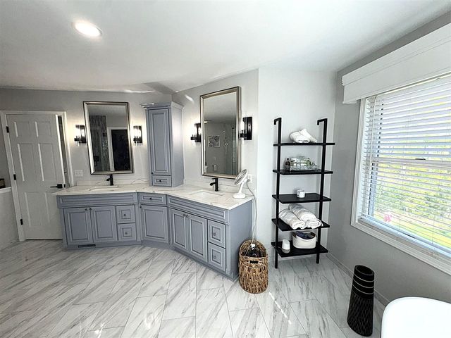 4619 Oak Pointe Drive, Brighton, MI 48116