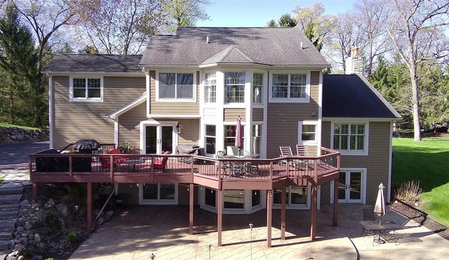 4619 Oak Pointe Drive, Brighton, MI 48116