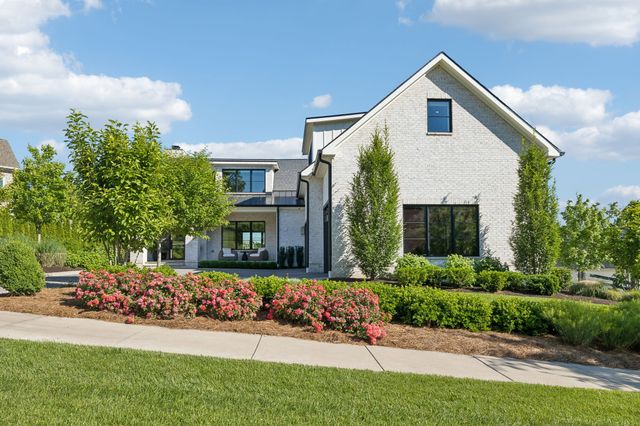 7376 Harlow Dr, College Grove, TN 37046