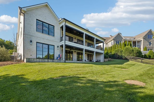 7376 Harlow Dr, College Grove, TN 37046
