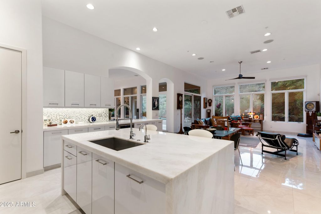 Image 11 of property listing at 14437 E WETHERSFIELD Road, Scottsdale, AZ 85259