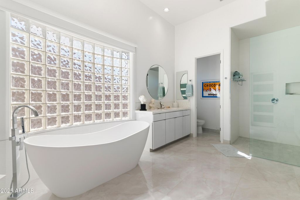 Image 16 of property listing at 14437 E WETHERSFIELD Road, Scottsdale, AZ 85259