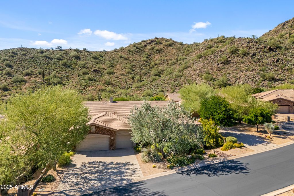 Image 5 of property listing at 14437 E WETHERSFIELD Road, Scottsdale, AZ 85259