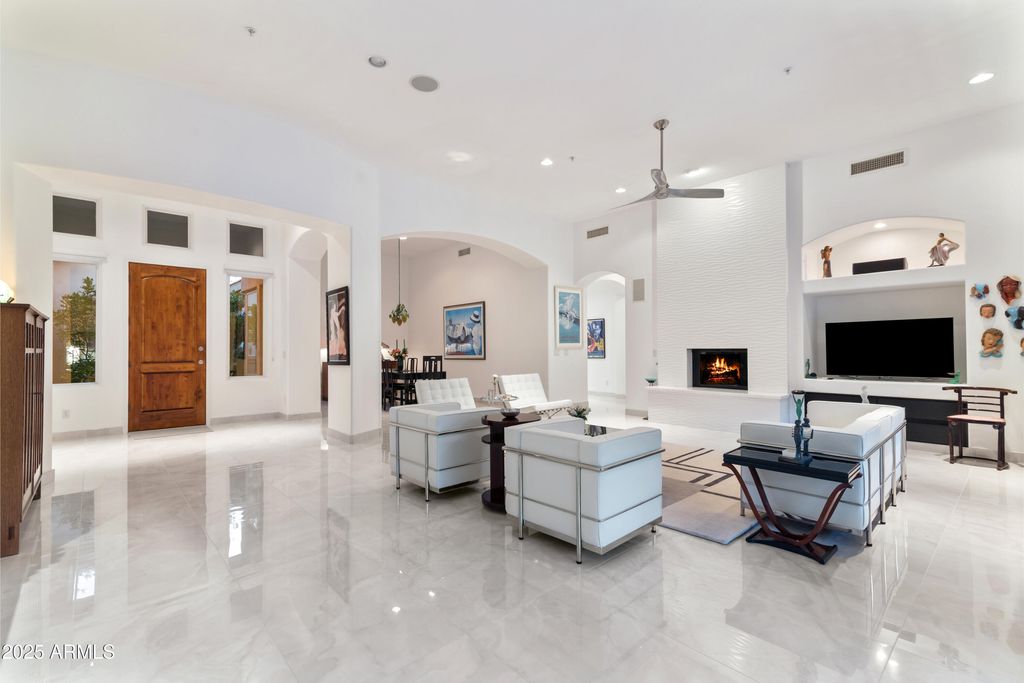 Image 7 of property listing at 14437 E WETHERSFIELD Road, Scottsdale, AZ 85259