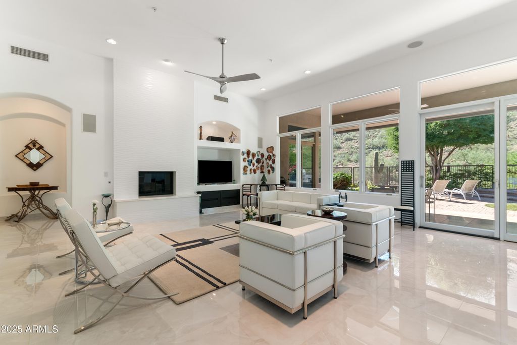 Image 9 of property listing at 14437 E WETHERSFIELD Road, Scottsdale, AZ 85259