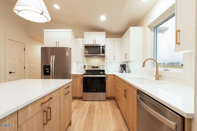 4021 Amari Loop NW, Mandan, ND 58554 property photo