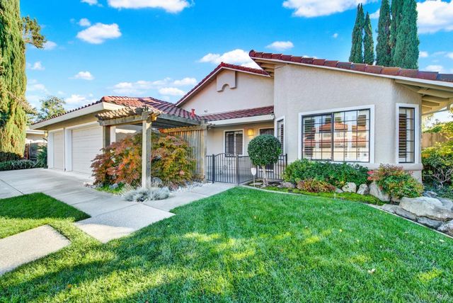 524 Arlene Dr, Vacaville, CA 95688