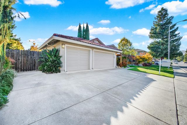 524 Arlene Dr, Vacaville, CA 95688