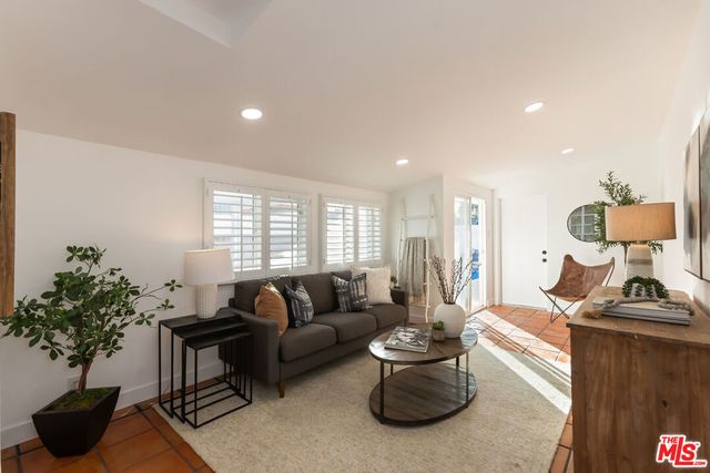 1881 Hackett Avenue, Long Beach, CA 90815