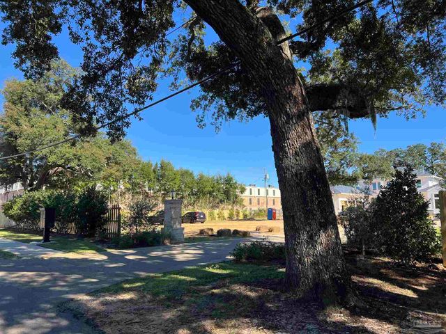 581 Chipley Ave, Pensacola, FL 32503