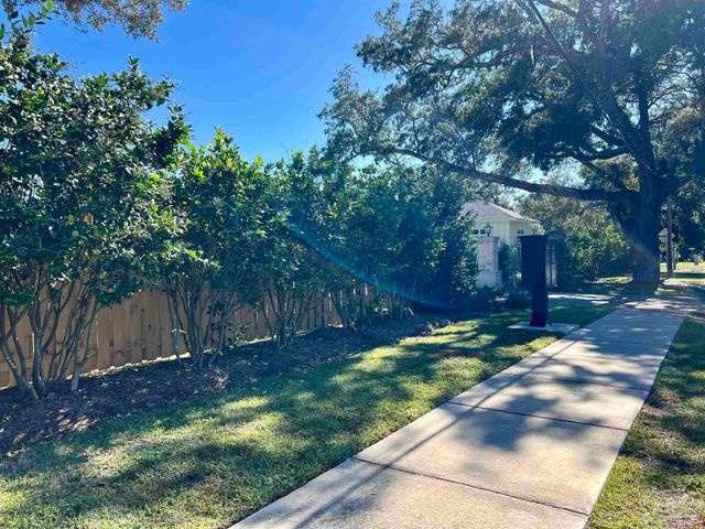 581 Chipley Ave, Pensacola, FL 32503