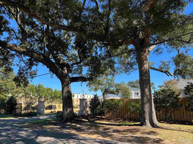 581 Chipley Ave, Pensacola, FL 32503