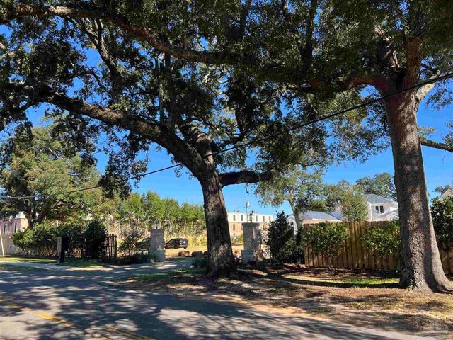 581 Chipley Ave, Pensacola, FL 32503