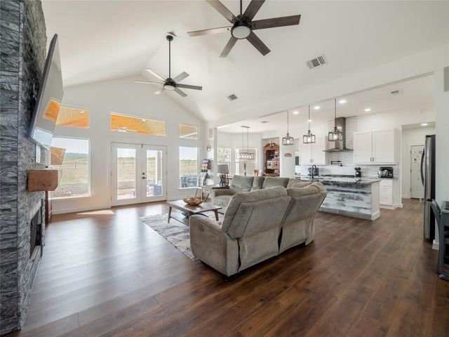 105 Mesa Grande CT, Marble Falls, TX 78654