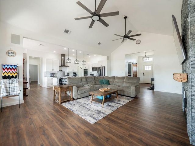 105 Mesa Grande CT, Marble Falls, TX 78654