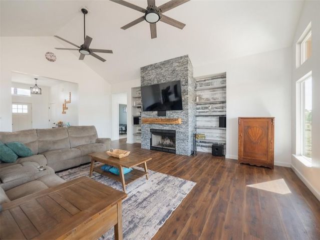 105 Mesa Grande CT, Marble Falls, TX 78654