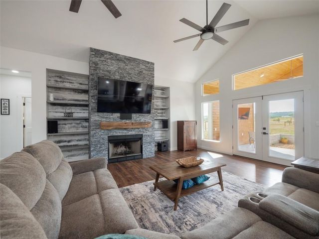 105 Mesa Grande CT, Marble Falls, TX 78654