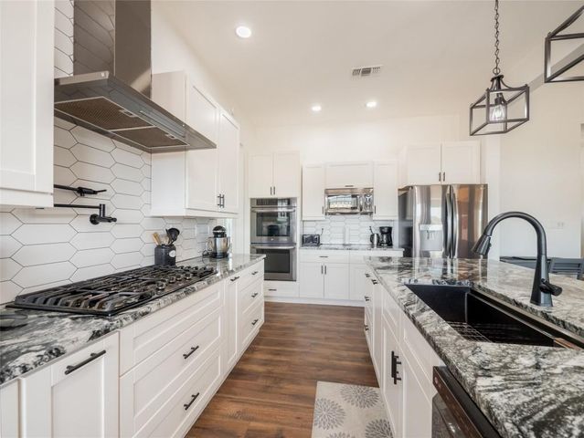 105 Mesa Grande CT, Marble Falls, TX 78654