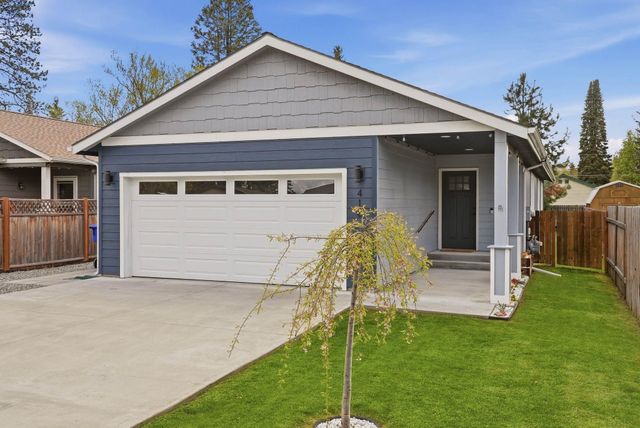 418 E 4th St, Deer Park, WA 99006