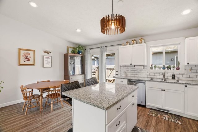 418 E 4th St, Deer Park, WA 99006