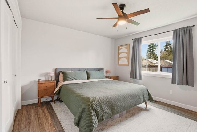 418 E 4th St, Deer Park, WA 99006
