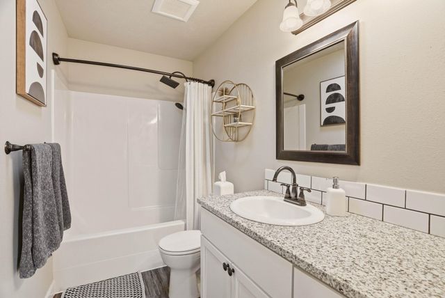 418 E 4th St, Deer Park, WA 99006