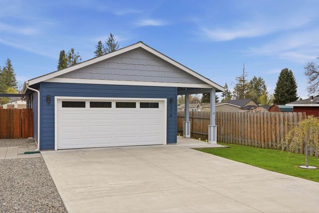 418 E 4th St, Deer Park, WA 99006