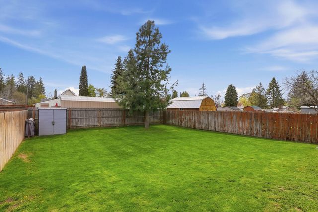 418 E 4th St, Deer Park, WA 99006