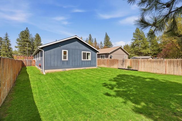 418 E 4th St, Deer Park, WA 99006
