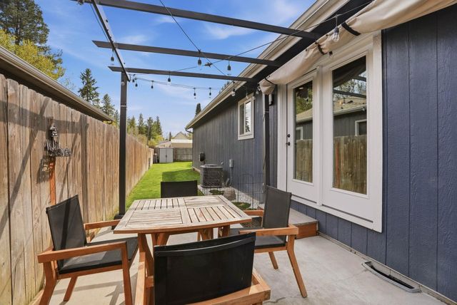 418 E 4th St, Deer Park, WA 99006