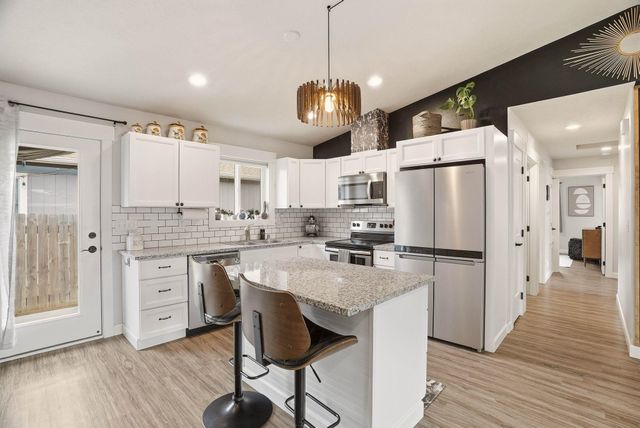 418 E 4th St, Deer Park, WA 99006