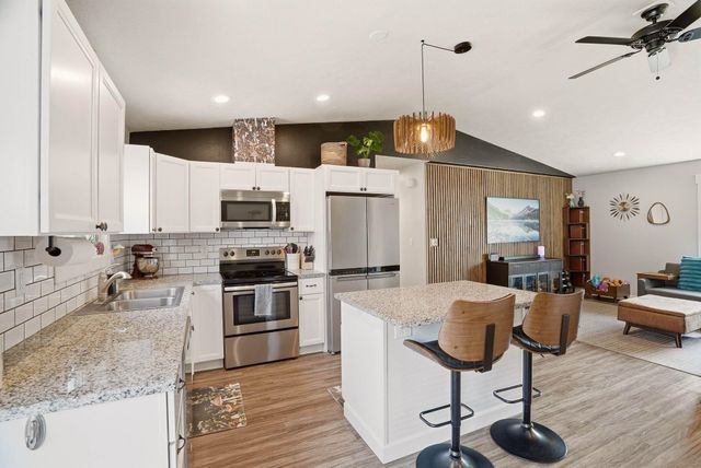 418 E 4th St, Deer Park, WA 99006