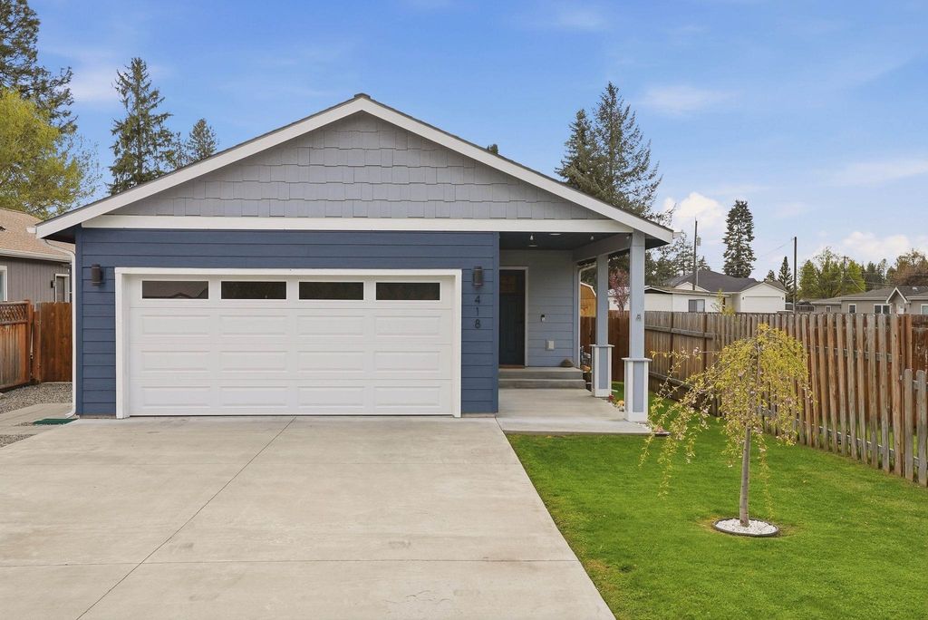 418 E 4th St, Deer Park, WA 99006