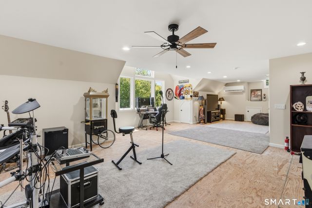 14 Bittersweet Way, Stonington, CT 06378