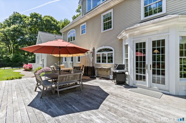 14 Bittersweet Way, Stonington, CT 06378
