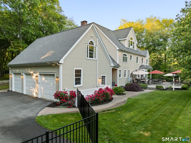14 Bittersweet Way, Stonington, CT 06378